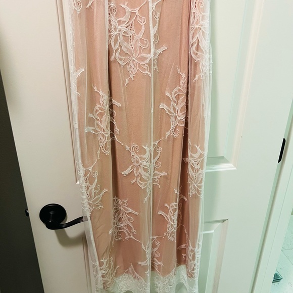 Cinq a sept lace nude dress - Picture 16 of 16